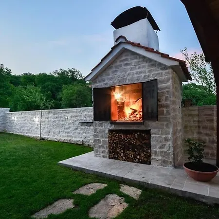 Batarelo Fully Air-conditioned