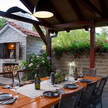 Batarelo Fully Air-conditioned
