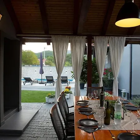Batarelo Fully Air-conditioned