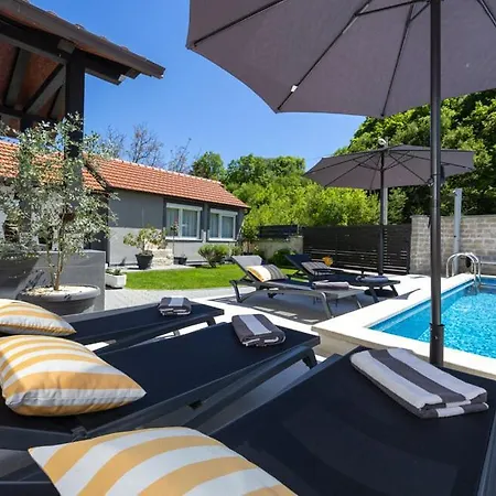 Batarelo Fully Air-conditioned Villa